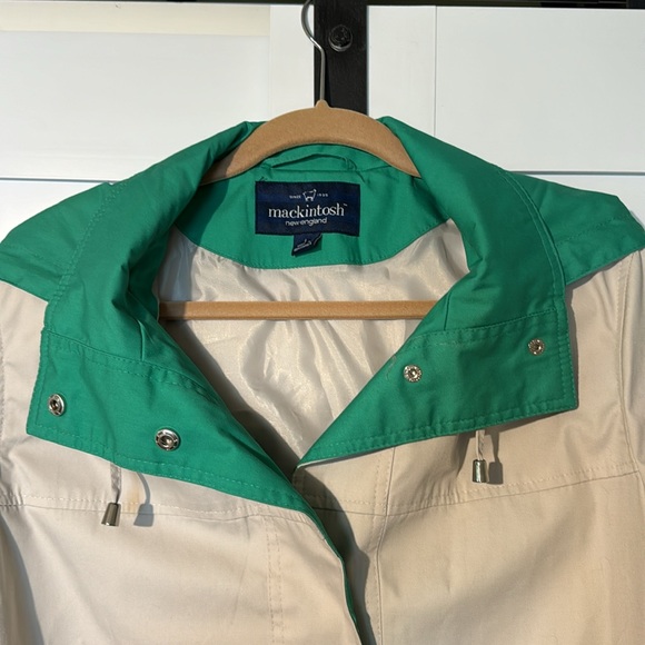 ☔️ Mackintosh New England hooded raincoat- beige and green - Size large ☔️ - Picture 2 of 9